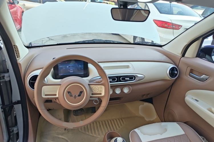 Used Wuling Hongguang MINIEV 2025 Four-Door Version Advanced Edition Center Console