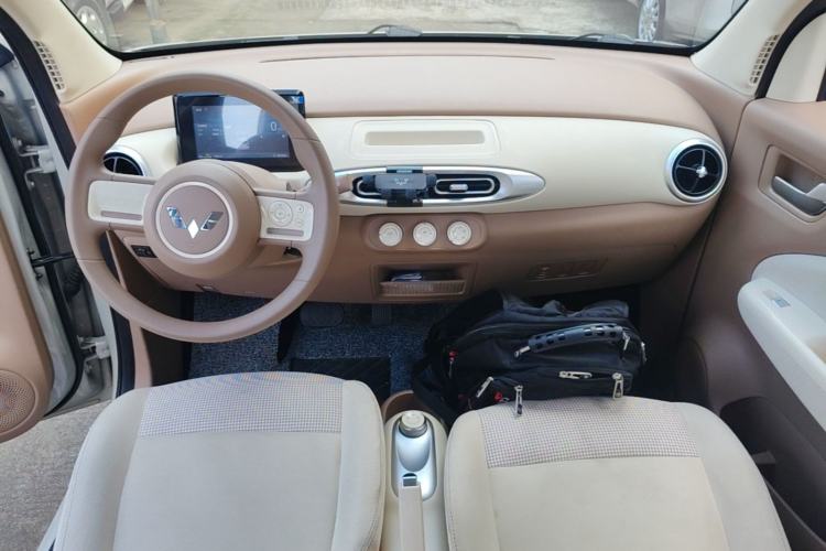 Used Wuling Hongguang MINIEV 2025 Four-Door Version Advanced Edition Center Console