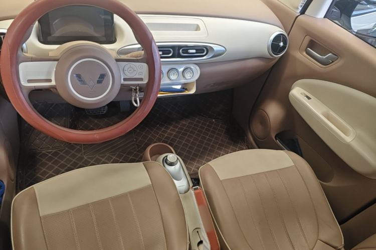 Used Wuling Hongguang MINIEV 2025 Four-Door Version Advanced Edition Center Console
