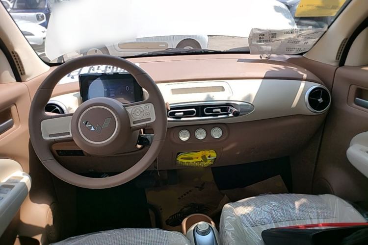 Used Wuling Hongguang MINIEV 2025 Four-Door Version Advanced Edition Center Console