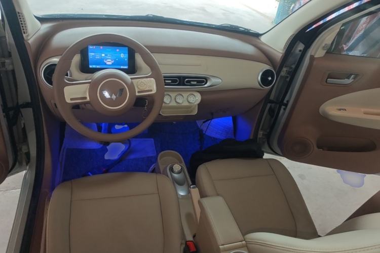 Used Wuling Hongguang MINIEV 2025 Four-Door Version Advanced Edition Center Console