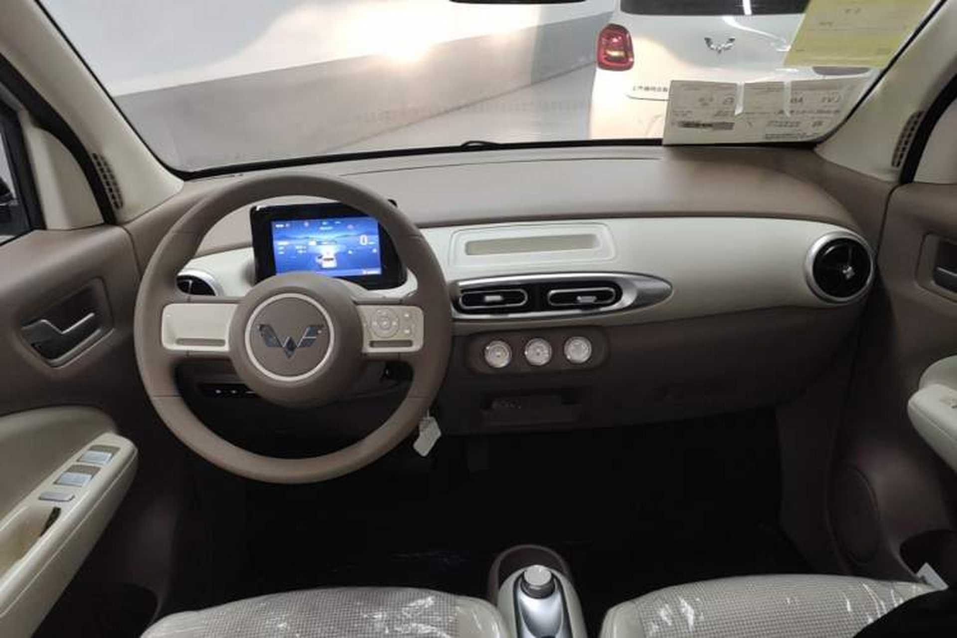 Used Wuling Hongguang MINIEV 2025 Four-Door Version Advanced Edition Center Console