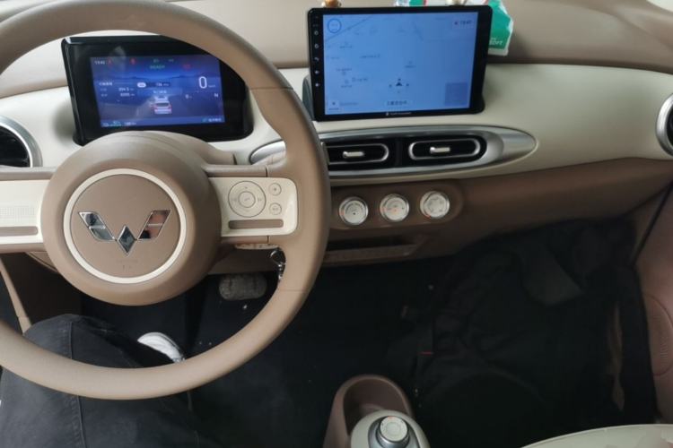 Used Wuling Hongguang MINIEV 2025 Four-Door Version Advanced Edition Center Console