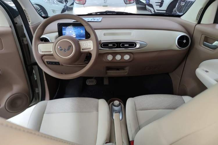 Used Wuling Hongguang MINIEV 2025 Four-Door Version Advanced Edition Center Console