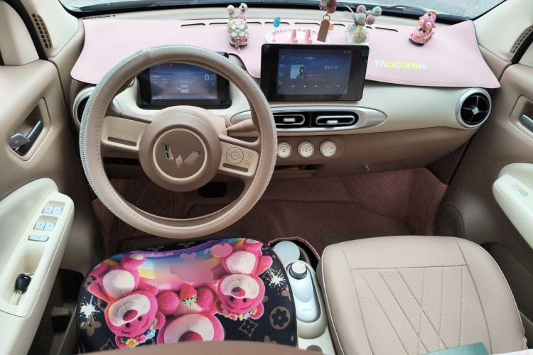 Used Wuling Hongguang MINIEV 2025 Four-Door Version Premium Edition Center Console