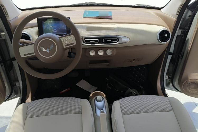 Used Wuling Hongguang MINIEV 2025 Four-Door Version Advanced Edition Center Console