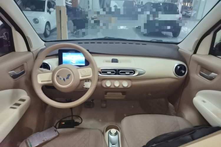 Used Wuling Hongguang MINIEV 2025 Four-Door Version Advanced Edition Center Console