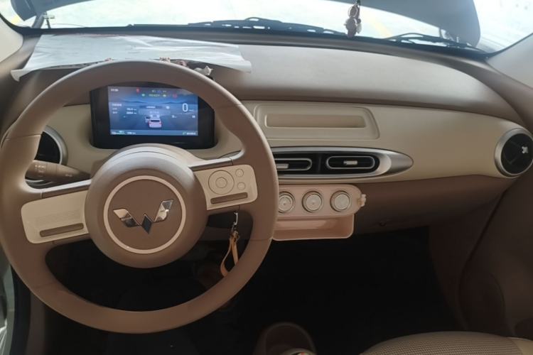 Used Wuling Hongguang MINIEV 2025 Four-Door Version Advanced Edition Center Console