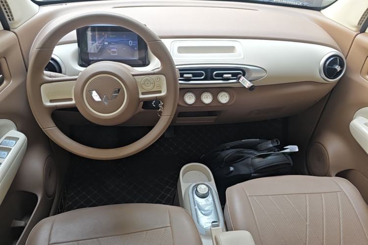 Used Wuling Hongguang MINIEV 2025 Four-Door Version Advanced Edition Center Console