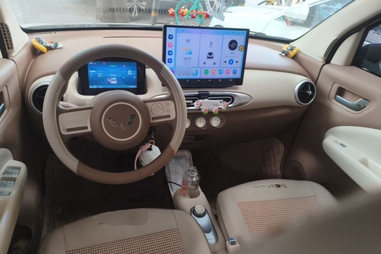 Used Wuling Hongguang MINIEV 2025 Four-Door Version Advanced Edition Center Console