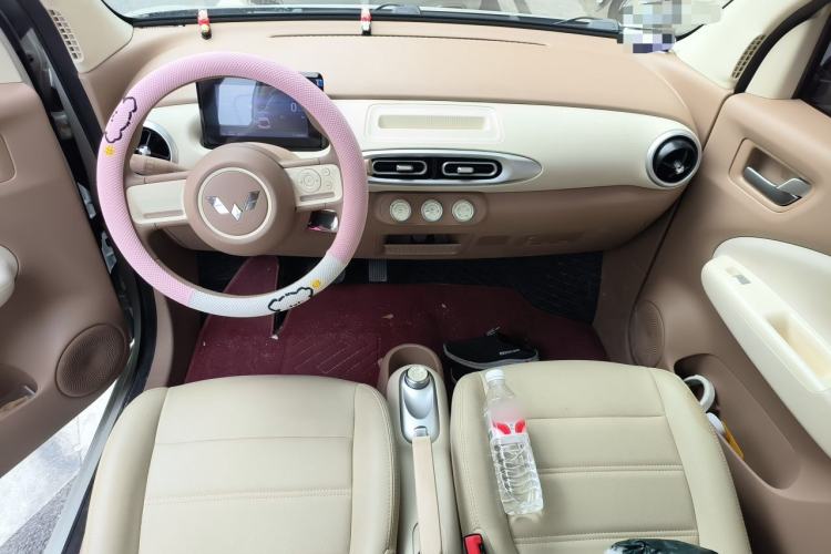 Used Wuling Hongguang MINIEV 2025 Four-Door Version Advanced Edition Center Console