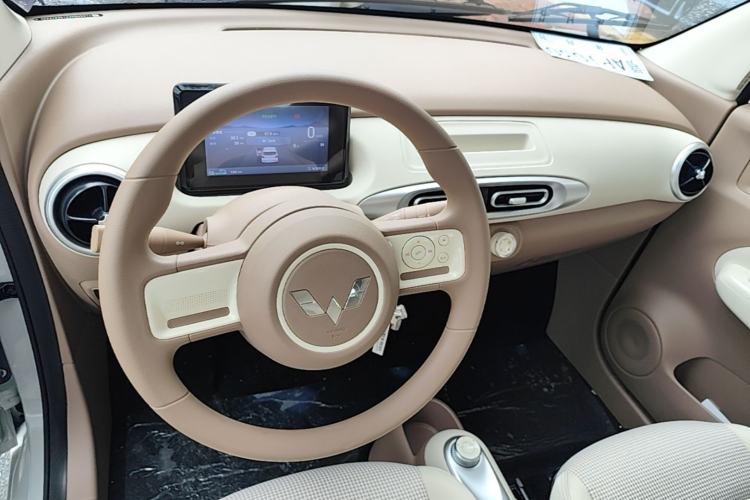 Used Wuling Hongguang MINIEV 2025 Four-Door Version Advanced Edition Center Console
