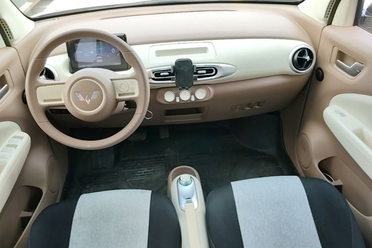 Used Wuling Hongguang MINIEV 2025 Four-Door Version Advanced Edition Center Console