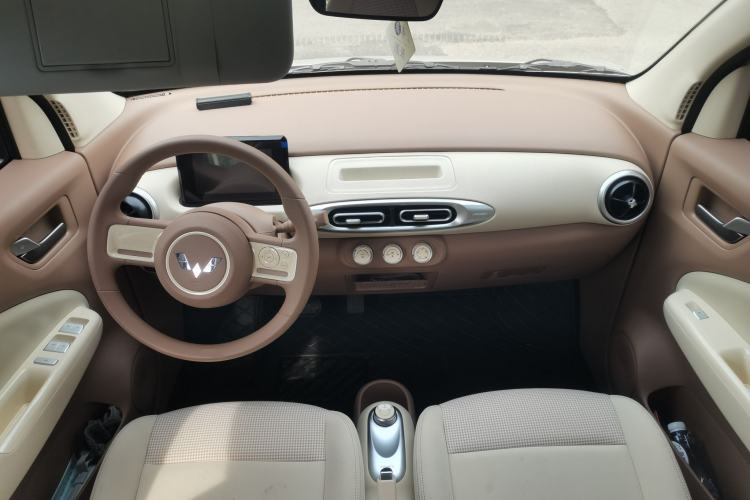 Used Wuling Hongguang MINIEV 2025 Four-Door Version Advanced Edition Center Console