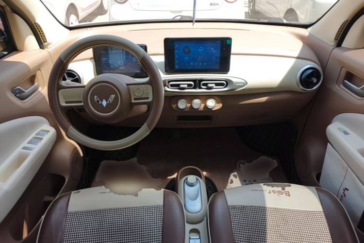 Used Wuling Hongguang MINIEV 2025 Four-Door Version Zhenxiang+ Edition Center Console