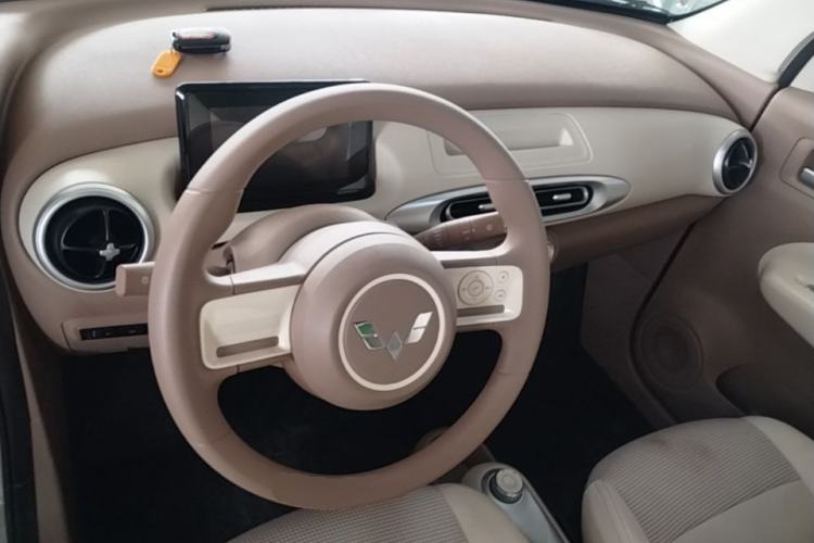 Used Wuling Hongguang MINIEV 2025 Four-Door Version Advanced Edition Center Console