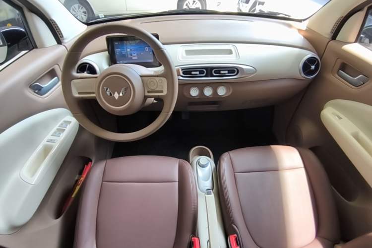 Used Wuling Hongguang MINIEV 2025 Four-Door Version Advanced Edition Center Console