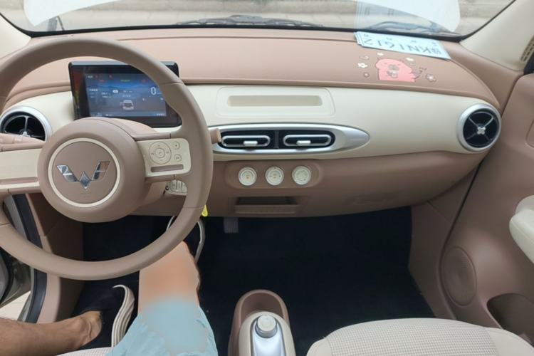 Used Wuling Hongguang MINIEV 2025 Four-Door Version Advanced Edition Center Console