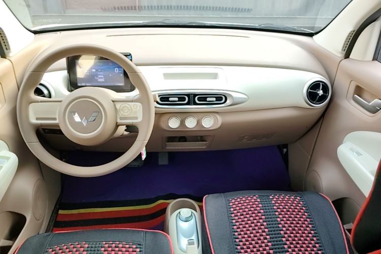 Used Wuling Hongguang MINIEV 2025 Four-Door Version Advanced Edition Center Console