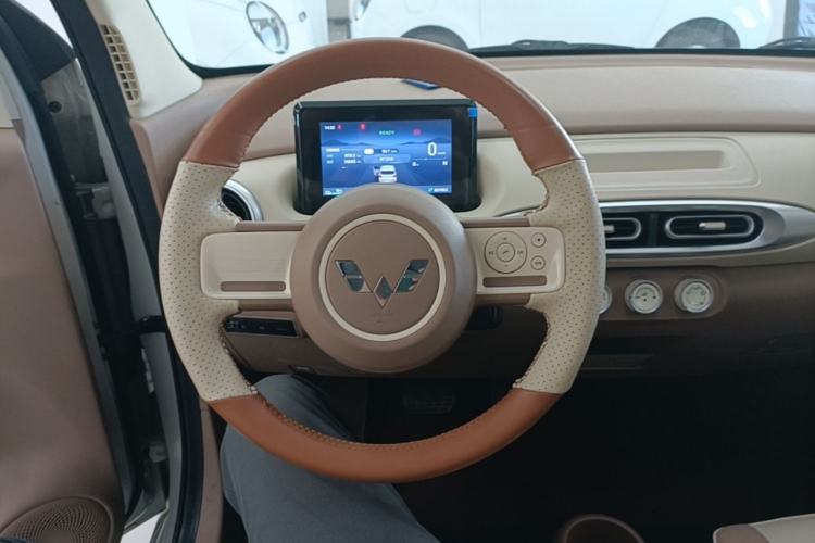 Used Wuling Hongguang MINIEV 2025 Four-Door Version Advanced Edition Center Console