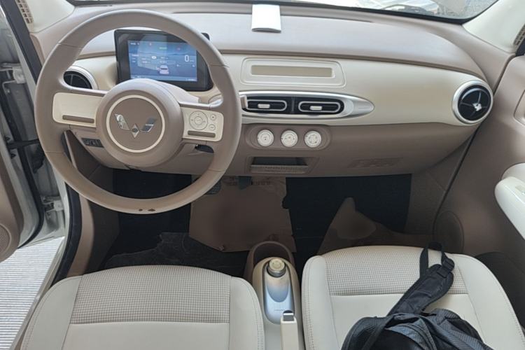 Used Wuling Hongguang MINIEV 2025 Four-Door Version Advanced Edition Center Console