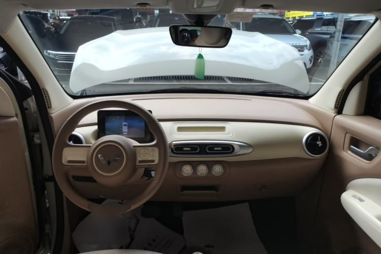 Used Wuling Hongguang MINIEV 2025 Four-Door Version Advanced Edition Center Console