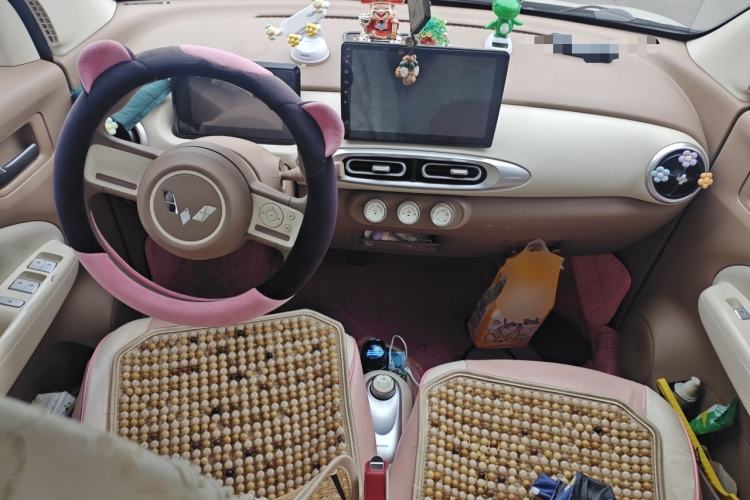 Used Wuling Hongguang MINIEV 2025 Four-Door Version Advanced Edition Center Console