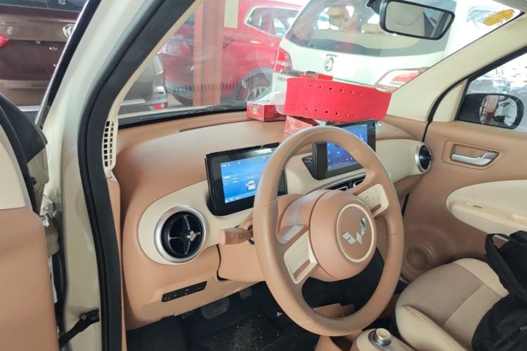Used Wuling Hongguang MINIEV 2025 Four-Door Version Zhenxiang+ Edition Center Console
