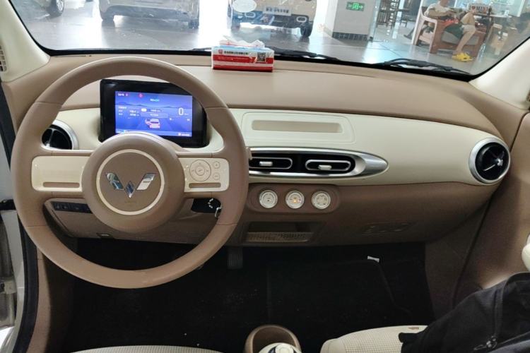 Used Wuling Hongguang MINIEV 2025 Four-Door Version Advanced Edition Center Console