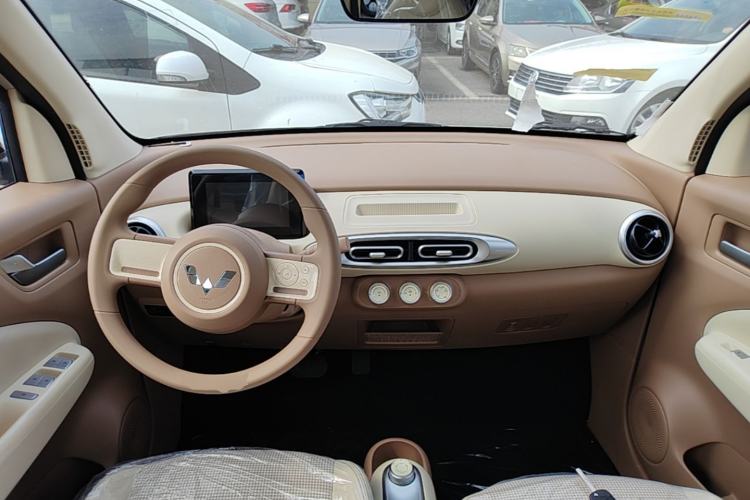 Used Wuling Hongguang MINIEV 2025 Four-Door Version Advanced Edition Center Console