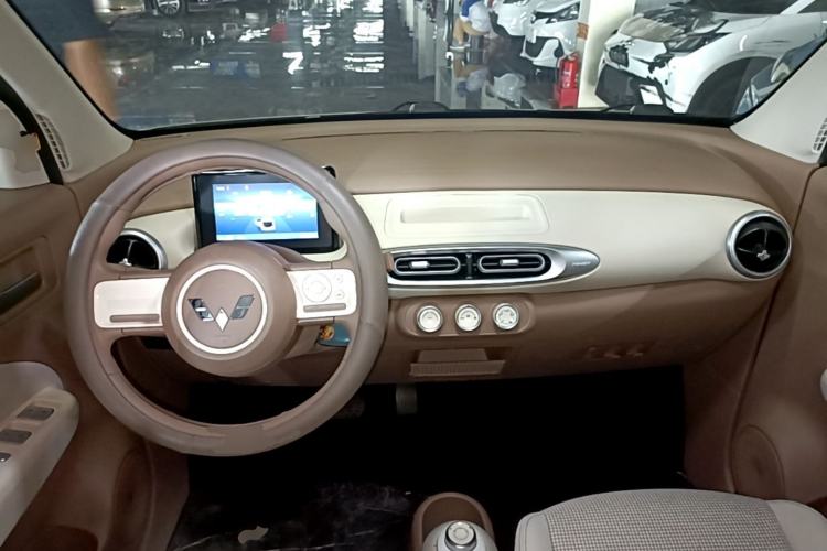 Used Wuling Hongguang MINIEV 2025 Four-Door Version Advanced Edition Center Console