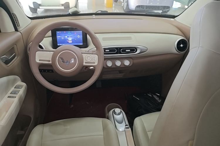 Used Wuling Hongguang MINIEV 2025 Four-Door Version Advanced Edition Center Console