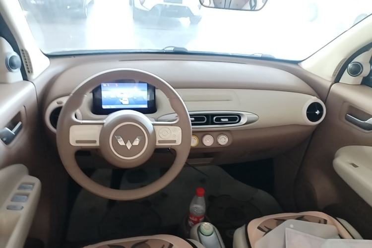 Used Wuling Hongguang MINIEV 2025 Four-Door Version Advanced Edition Center Console