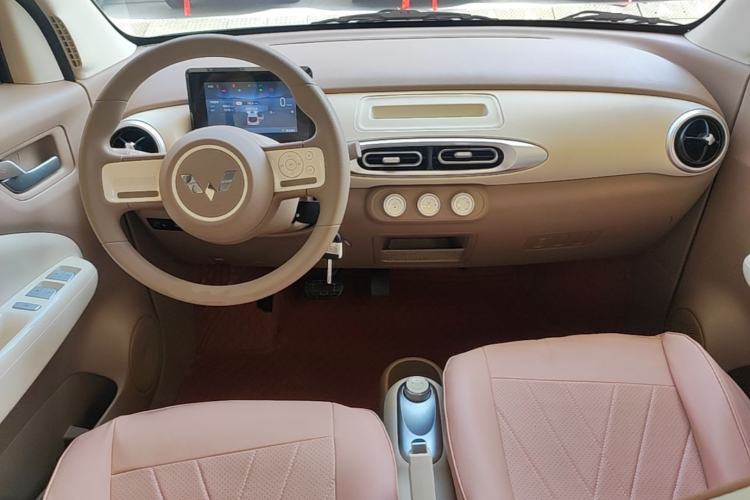 Used Wuling Hongguang MINIEV 2025 Four-Door Version Advanced Edition Center Console