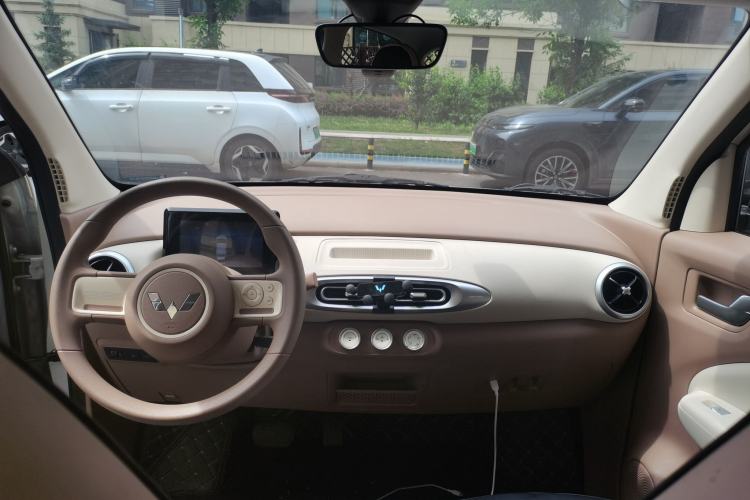 Used Wuling Hongguang MINIEV 2025 Four-Door Version Advanced Edition Center Console
