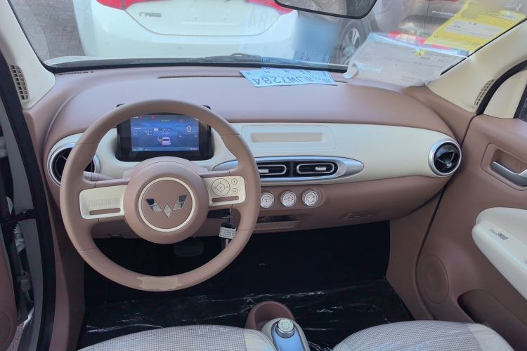 Used Wuling Hongguang MINIEV 2025 Four-Door Version Advanced Edition Center Console