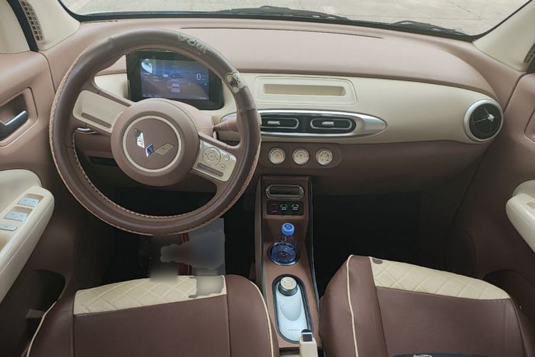 Used Wuling Hongguang MINIEV 2025 Four-Door Version Advanced Edition Center Console