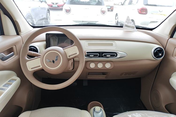 Used Wuling Hongguang MINIEV 2025 Four-Door Version Advanced Edition Center Console