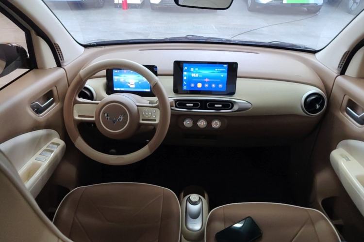 Used Wuling Hongguang MINIEV 2025 Four-Door Version Zhenxiang+ Edition Center Console