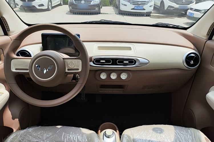 Used Wuling Hongguang MINIEV 2025 Four-Door Version Advanced Edition Center Console
