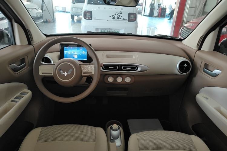 Used Wuling Hongguang MINIEV 2025 Four-Door Version Advanced Edition Center Console