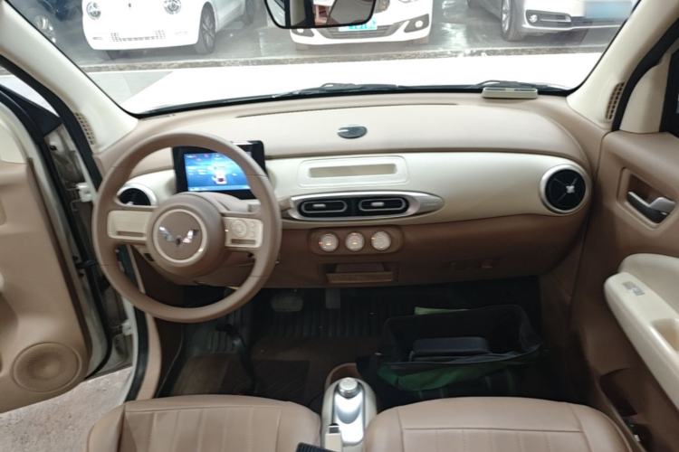 Used Wuling Hongguang MINIEV 2025 Four-Door Version Premium Edition Center Console