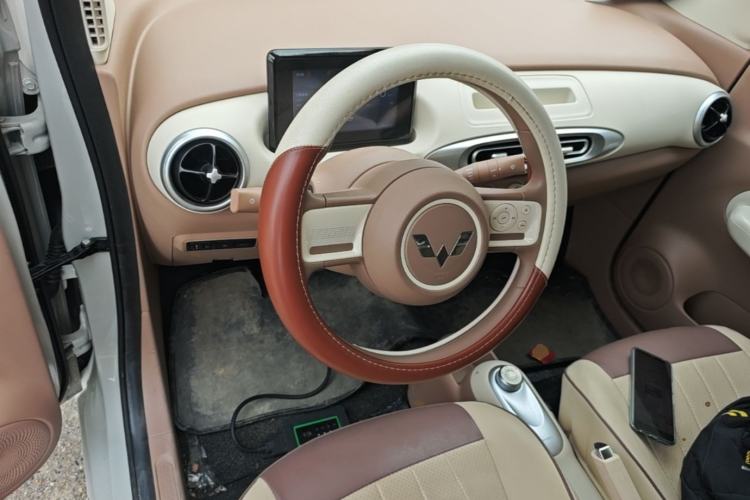 Used Wuling Hongguang MINIEV 2025 Four-Door Version Advanced Edition Center Console