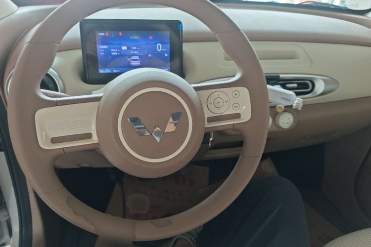 Used Wuling Hongguang MINIEV 2025 Four-Door Version Advanced Edition Center Console
