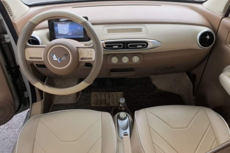 Used Wuling Hongguang MINIEV 2025 Four-Door Version Advanced Edition Center Console
