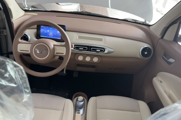 Used Wuling Hongguang MINIEV 2025 Four-Door Version Advanced Edition Center Console