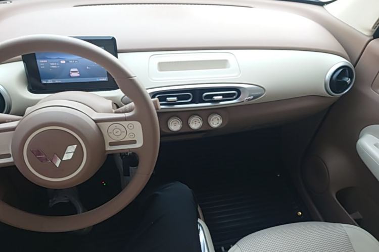 Used Wuling Hongguang MINIEV 2025 Four-Door Version Advanced Edition Center Console