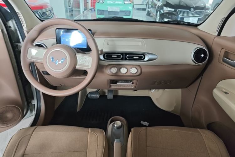 Used Wuling Hongguang MINIEV 2025 Four-Door Version Advanced Edition Center Console