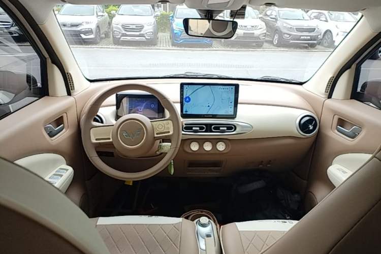 Used Wuling Hongguang MINIEV 2025 Four-Door Version Advanced Edition Center Console
