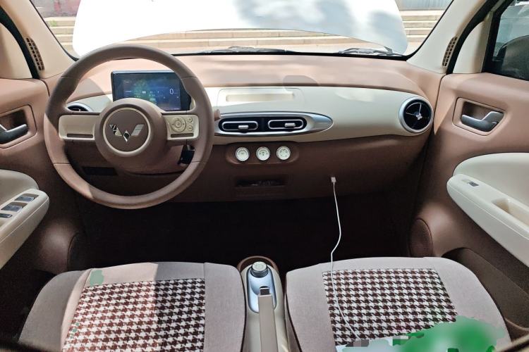 Used Wuling Hongguang MINIEV 2025 Four-Door Version Advanced Edition Center Console